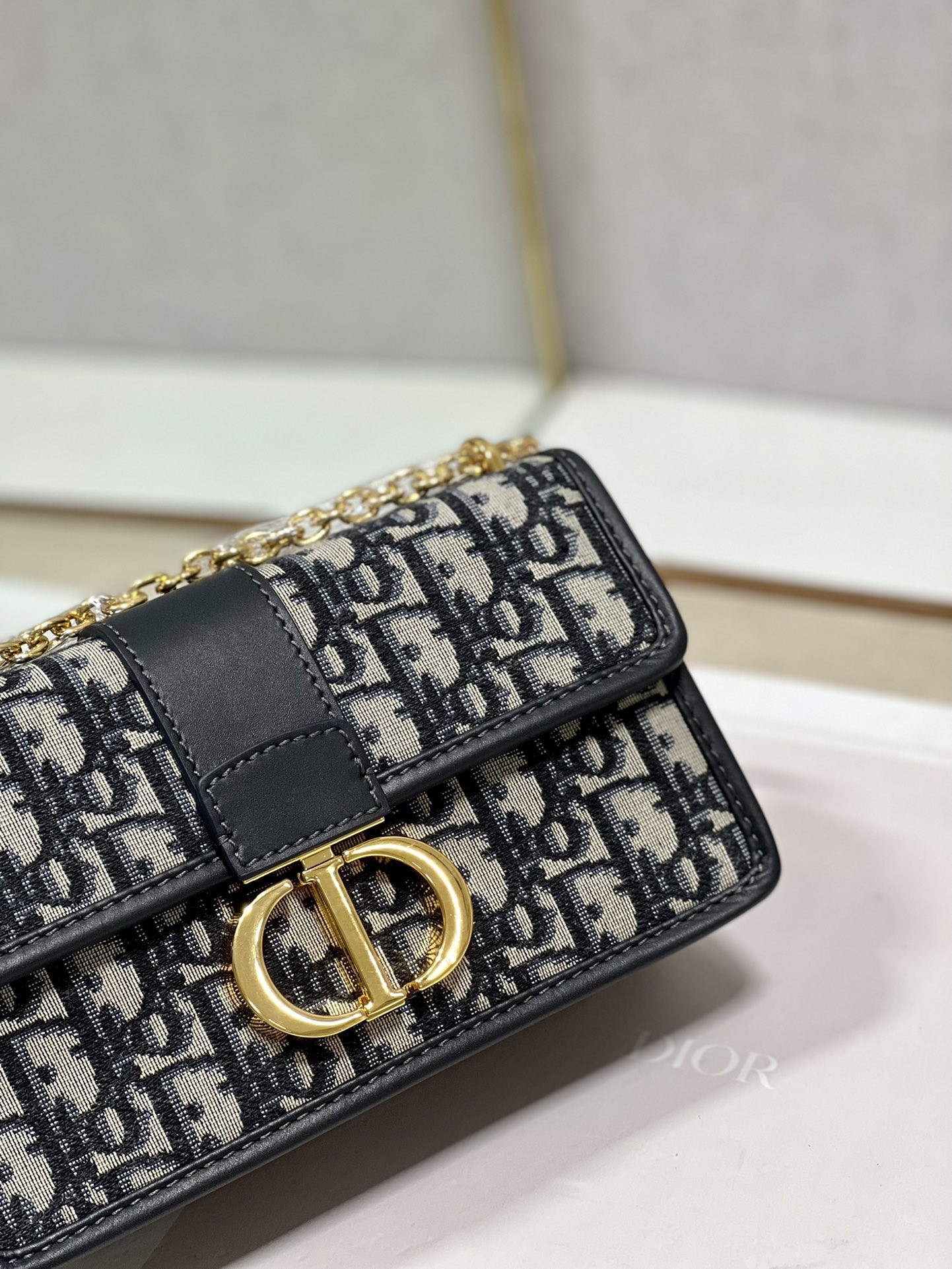 30 Montaigne East-west Bag With Chain