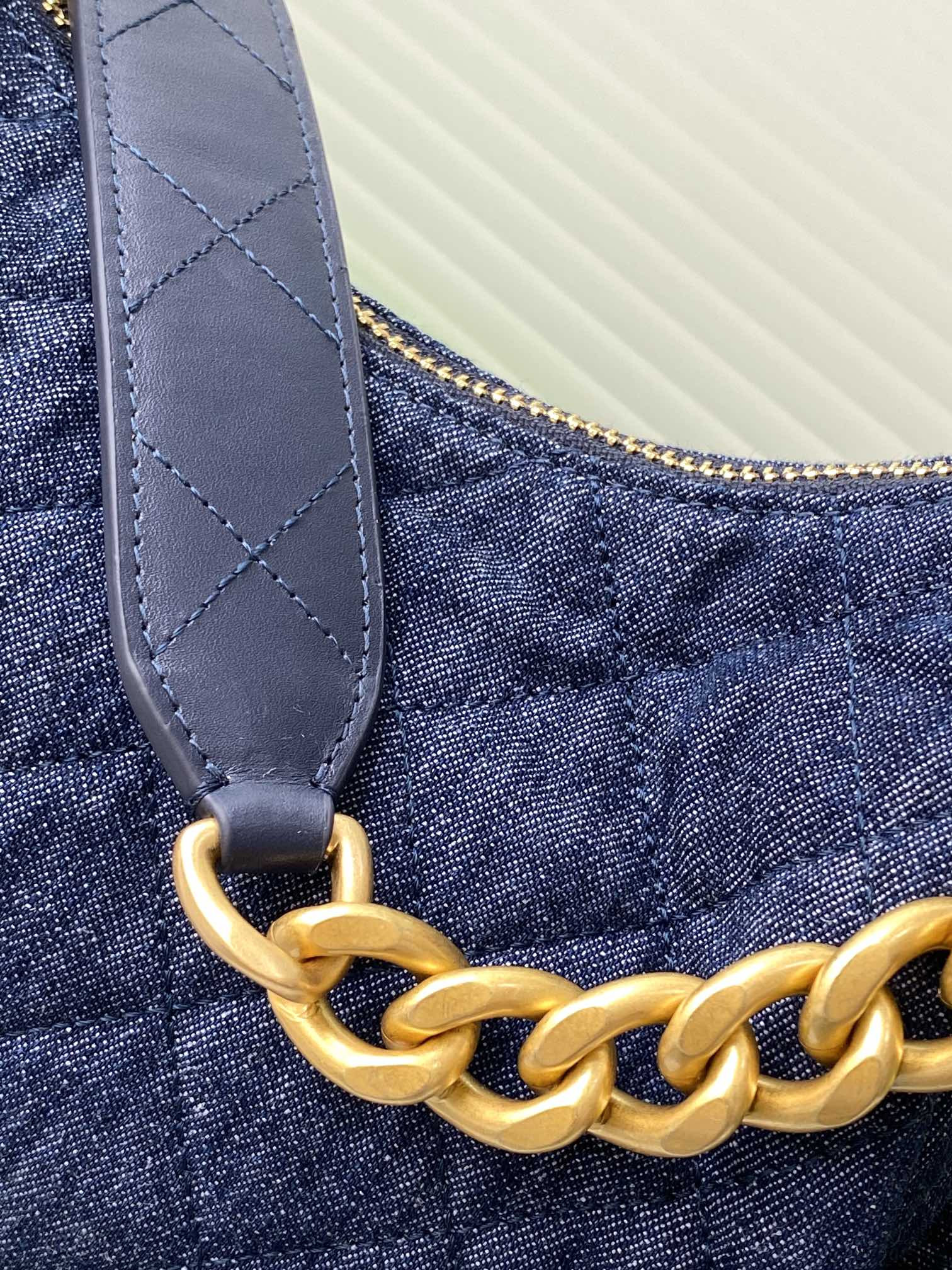 Chanel 25c Hobo Bag