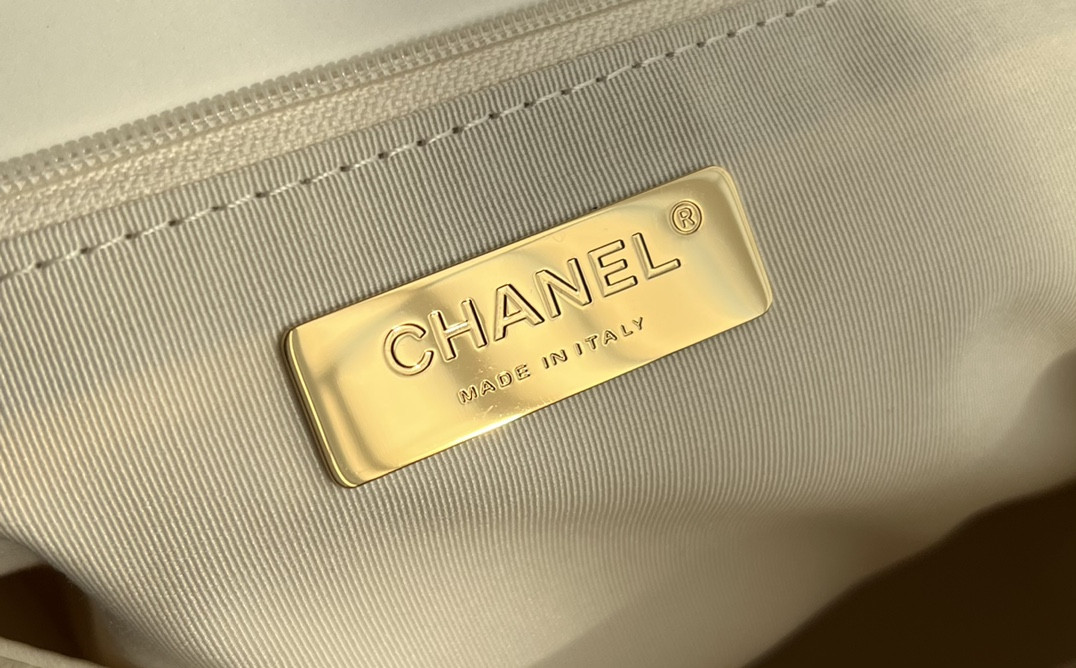 Chanle 19 Handbag