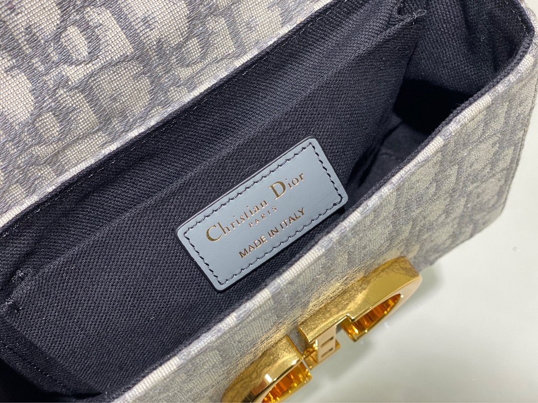 30 Montaigne Box Bag