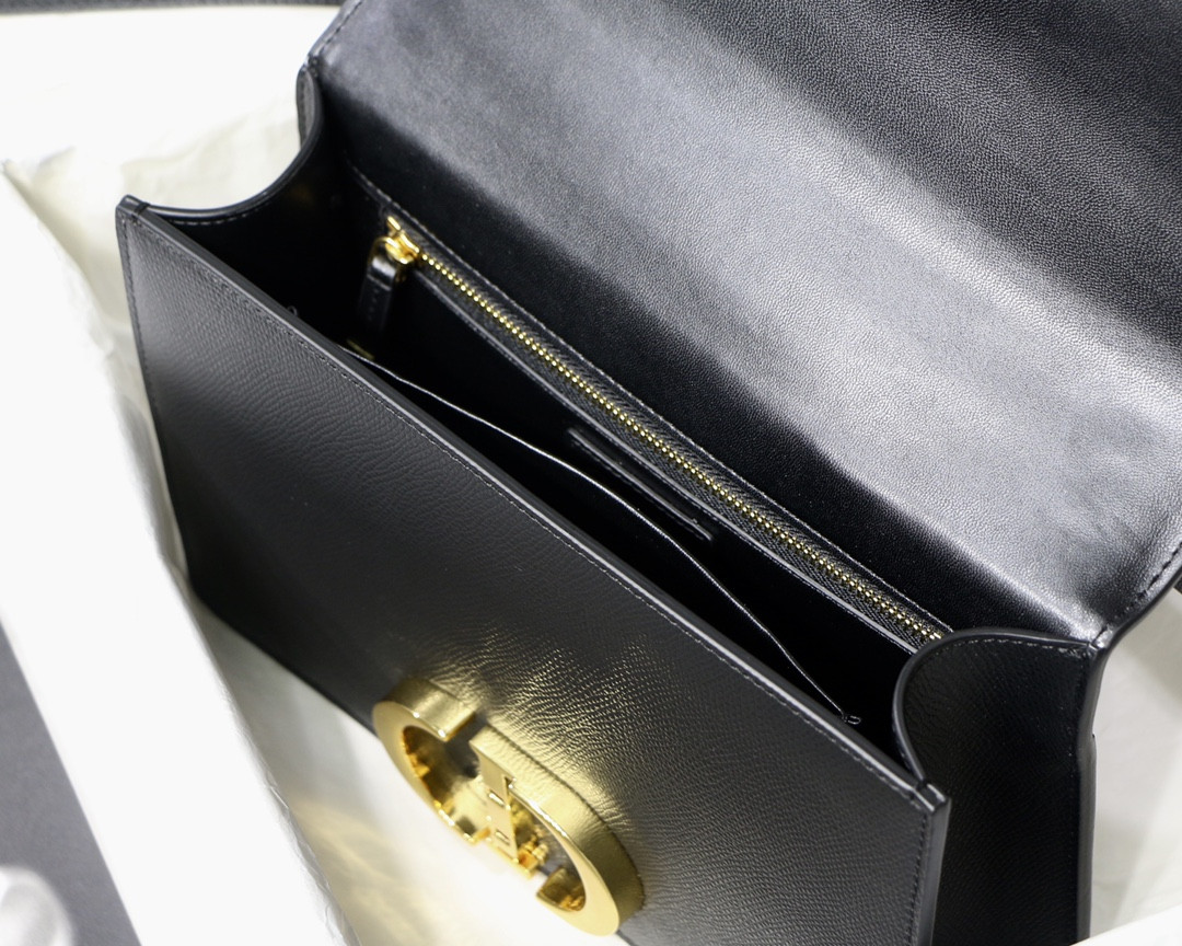30 Montaigne Bag
