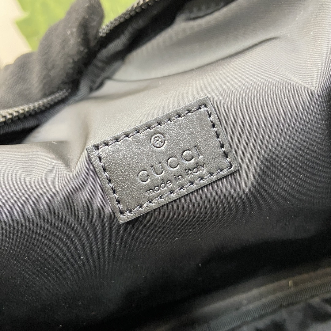 G*u*i waist bag