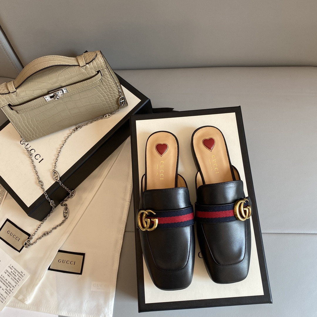 G*u*i leather slippers